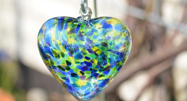 Glaskunst in de vorm van een hart